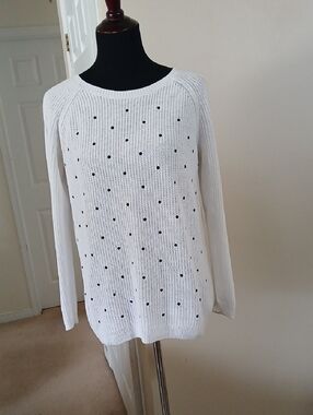 💓3/$15 Cotton White Sweater with Black Accents